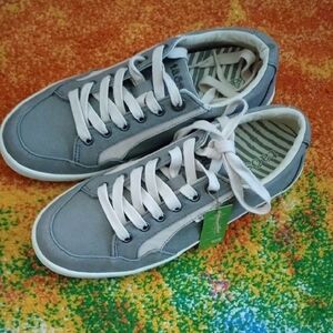 New Taos Footwear Charcoal Sneakers with White Laces